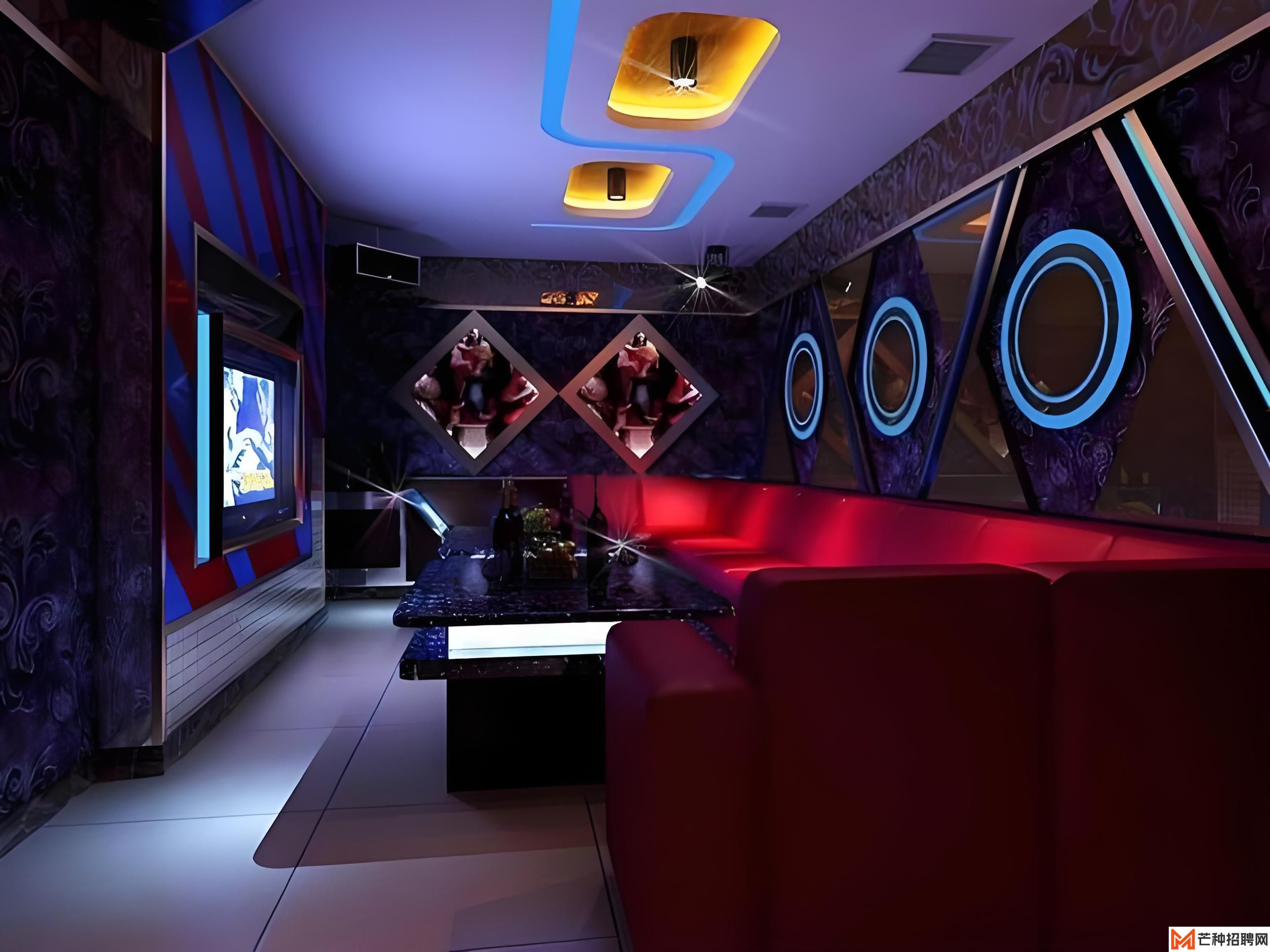 繁华地段娱乐场所招聘：全职女服务员待遇好，机会多